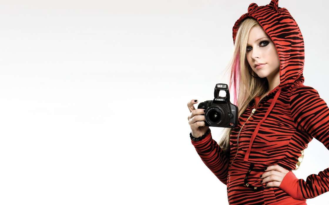 Аврил Лавин (Avril Lavigne), Девушки, Музыка
