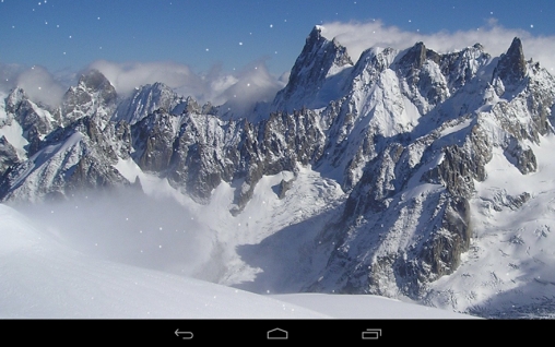 Скачать бесплатные живые обои для Андроид на рабочий стол планшета: Winter mountains.