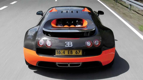 Скриншот экрана Bugatti Veyron 3D на телефоне и планшете.
